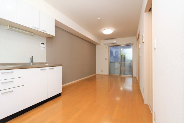 居室・リビング　参考写真（同物件別部屋）