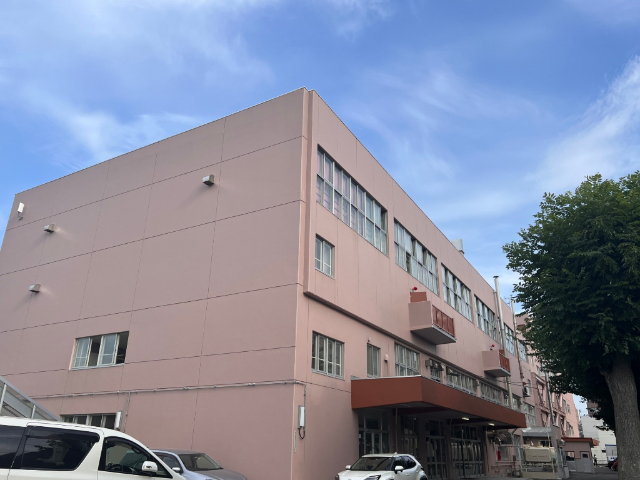 中学校　札幌市立北辰中学校（中学校）まで307m