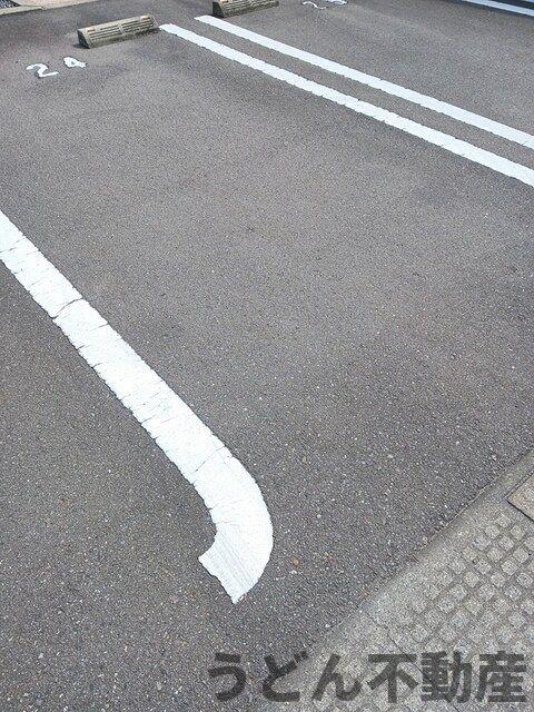 駐車場　うどん県のお部屋探しはうどん不動産へ うどんちゃんとLINE