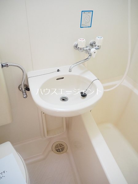 洗面設備　３点ユニット。利点は掃除が楽ちん。