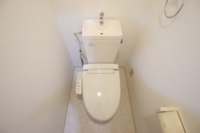 トイレ　※別室の参考写真の為、現況優先です。