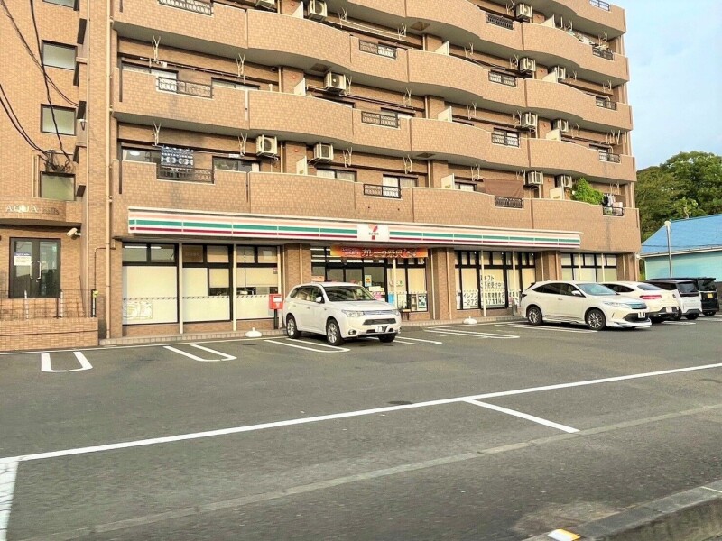 コンビニ　セブンイレブン伊集院猪鹿倉店（コンビニ）まで1884m