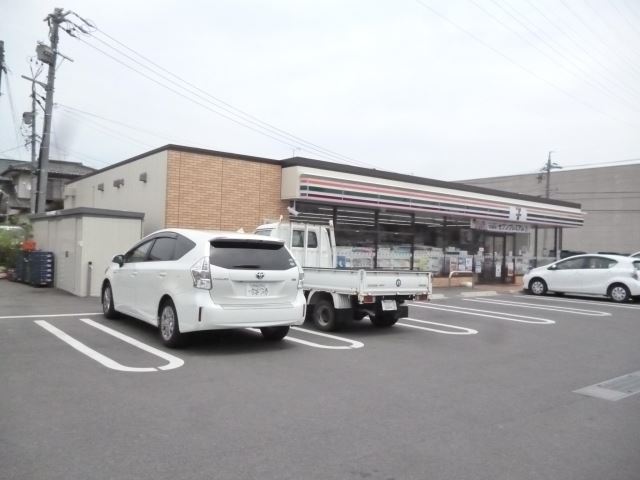 コンビニ　セブンイレブン（コンビニ）まで660m