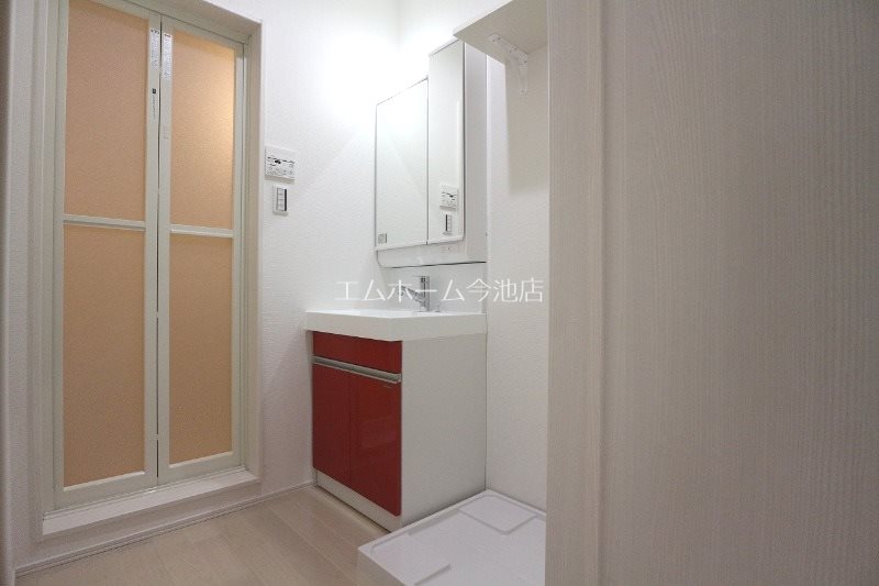 洗面設備　脱衣所　独立洗面台（シャンプードレッサー）