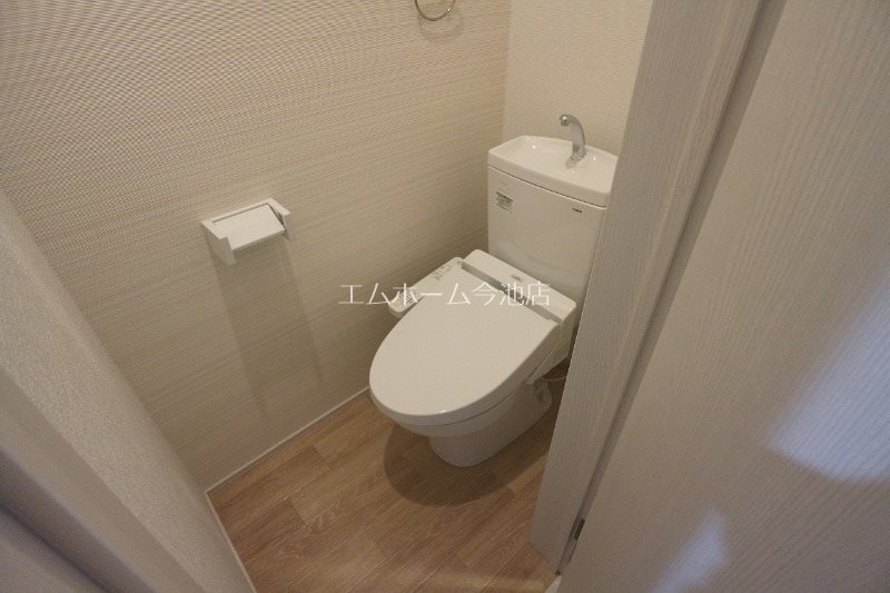 トイレ　温水洗浄暖房便座付トイレ