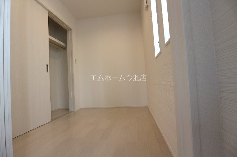 その他部屋・スペース　洋室3.0帖　窓付（換気良好）収納充実しています