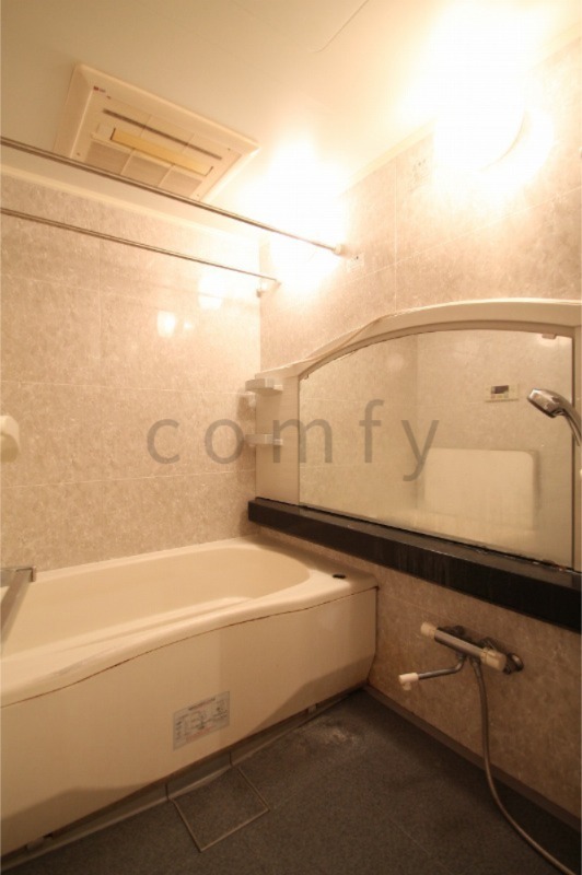 バス・シャワールーム　浴室乾燥機付きバス