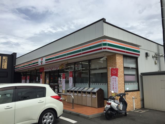 コンビニ　セブンイレブン（コンビニ）まで290m
