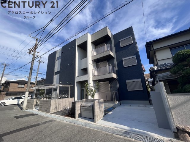 建物外観　オートロックで外部の人間が簡単に出入りできないため安心です。