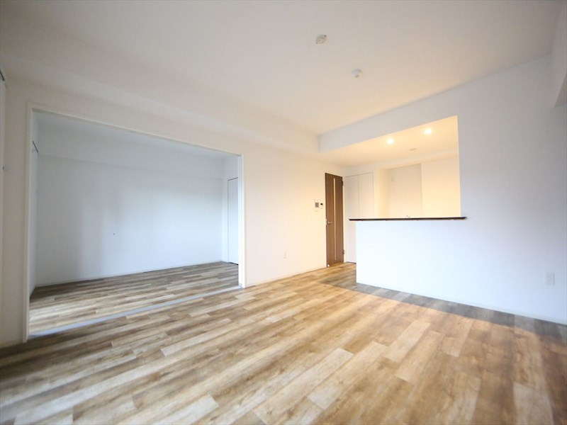 居室・リビング　ＬＤＫ14.5帖　洋室5.9帖　つなげても仕切っても使えます