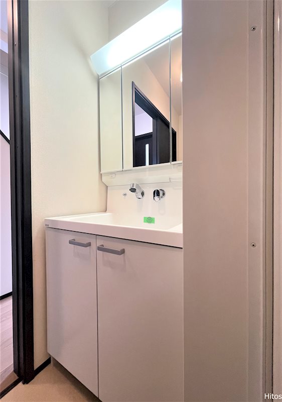 洗面設備　独立洗面台あり、毎朝おしゃれに忙しい女性の方におすすめです