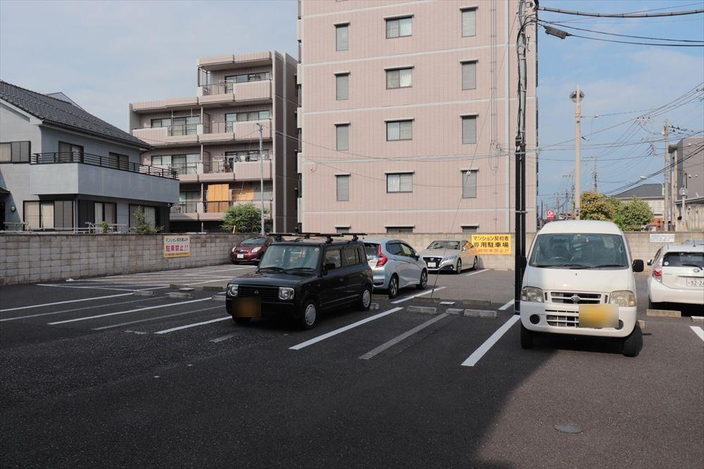建物外観　駐車場