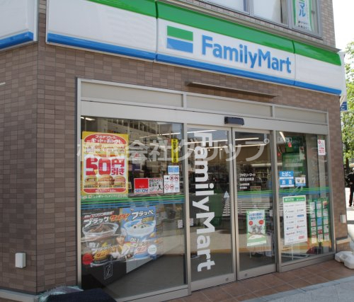 コンビニ　ファミリーマート 横浜羽衣町店（コンビニ）まで94m