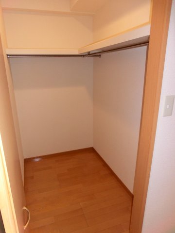 収納　アーバンフォート横浜　ウォークインクローゼット