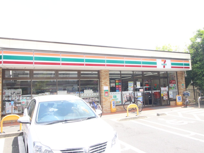 コンビニ　セブンイレブン 経堂3丁目（コンビニ）まで60m