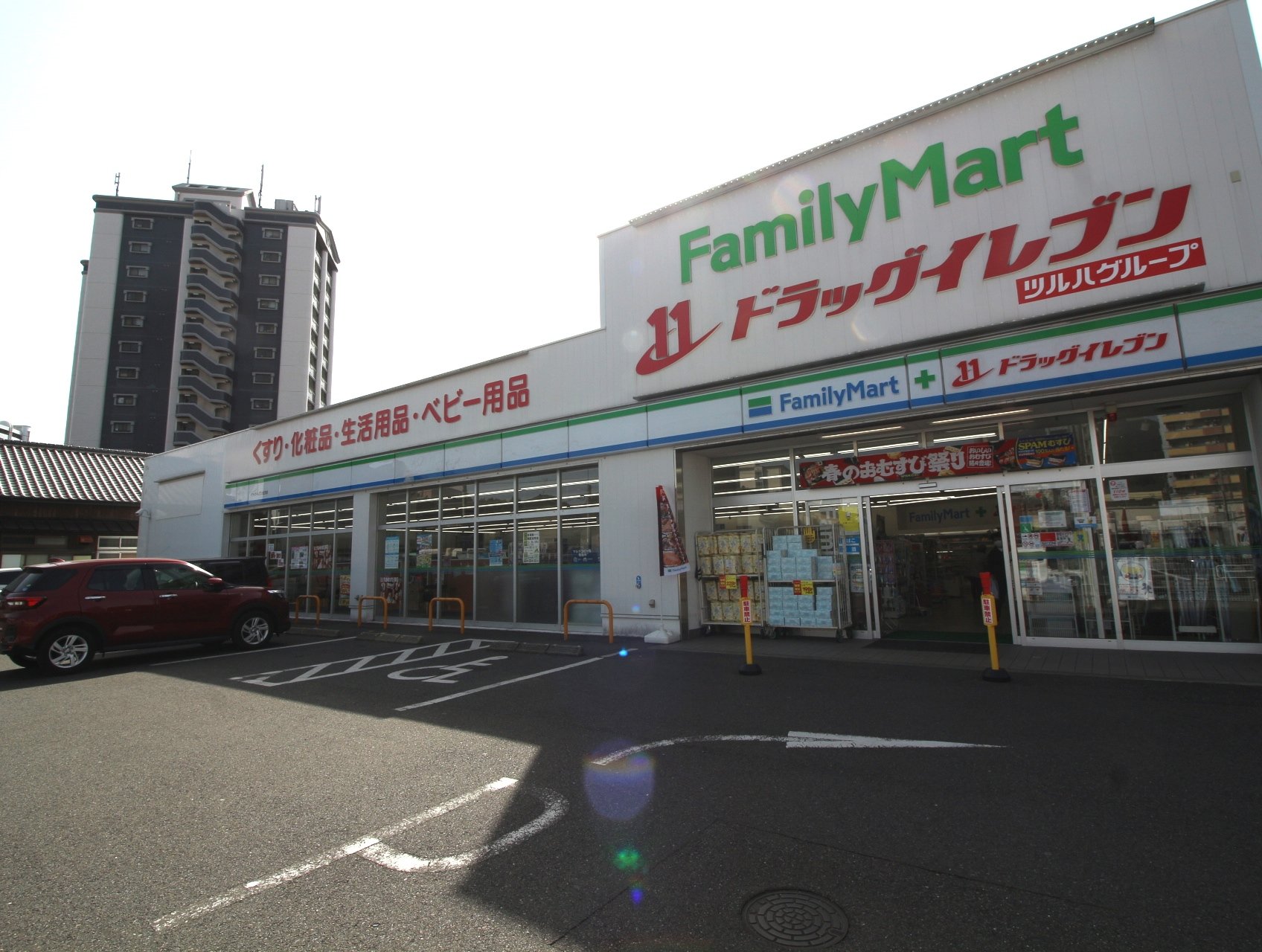 コンビニ　ファミリーマートドラッグイレブン北方店（コンビニ）まで491m