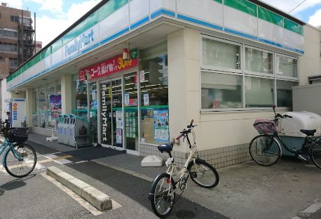 コンビニ　ファミリーマート 足代北一丁目店（コンビニ）まで306m