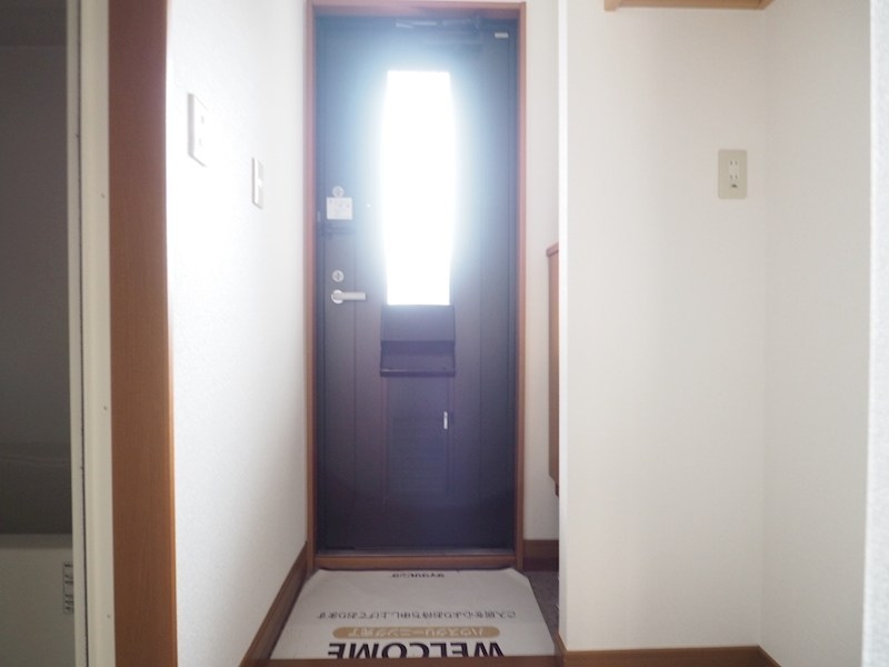 玄関　※別号室写真の為、現況優先