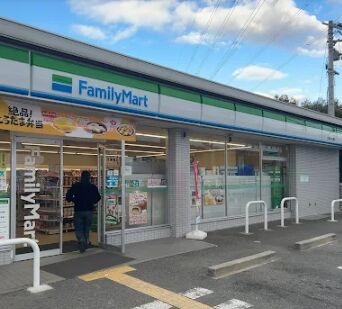 コンビニ　ファミリーマート宝塚山本丸橋店（コンビニ）まで676m