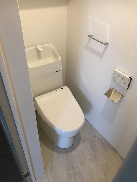 トイレ　同型のモデルルームになります。