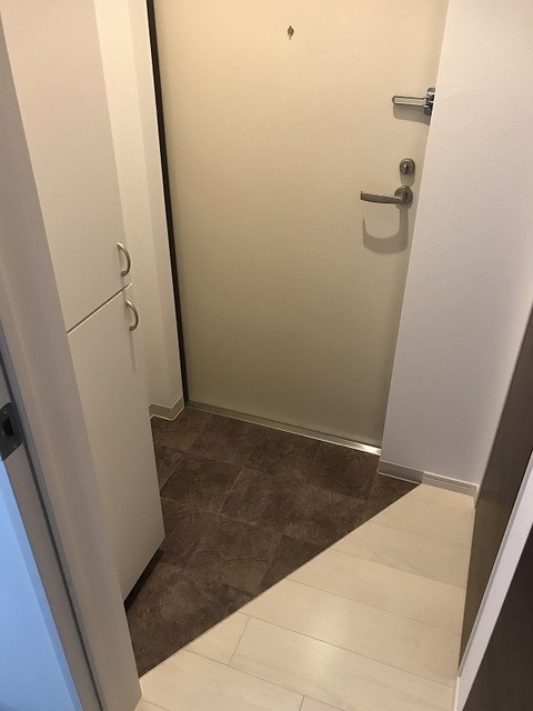 玄関　同型のモデルルームになります。