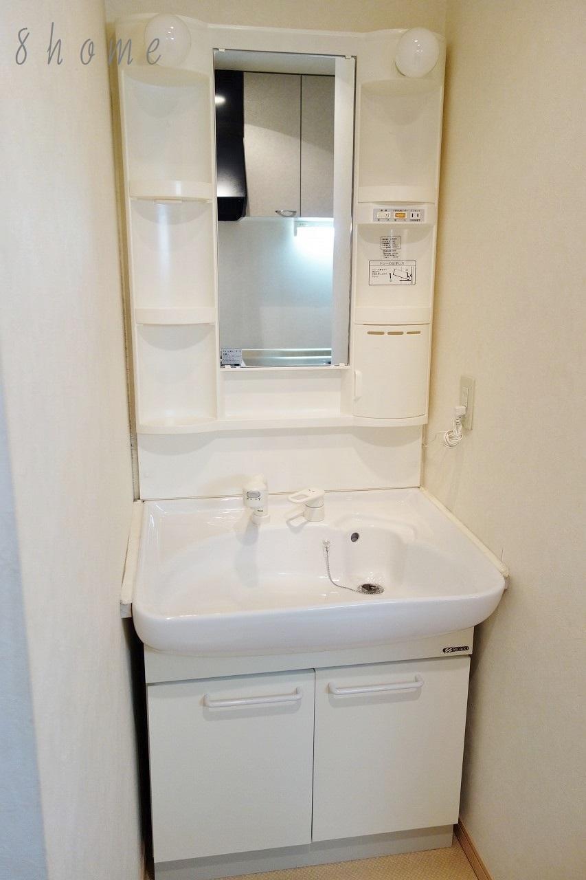 洗面設備　照明付きのシャンプードレッサー♪