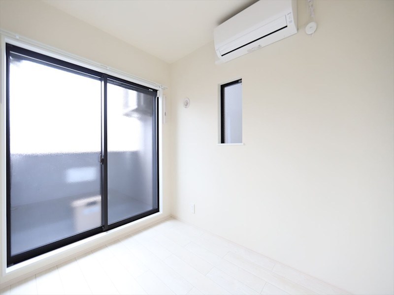 バルコニー　洋室3.1帖　エアコン完備　バルコニー　同仕様写真
