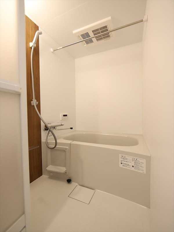 バス・シャワールーム　浴室暖房乾燥機付　追い焚き機能付お風呂　同仕様写真