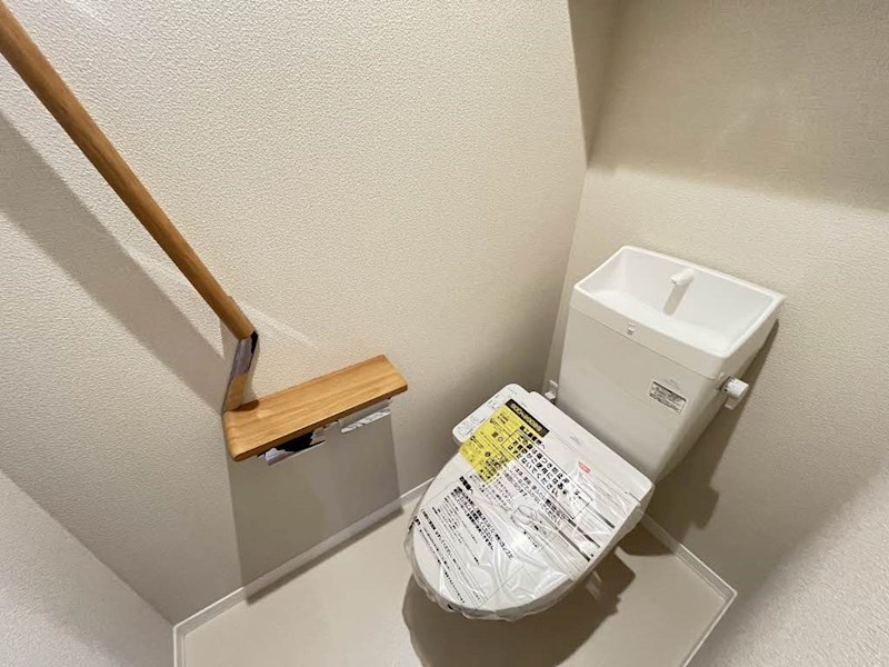 トイレ　温水洗浄暖房便座トイレです