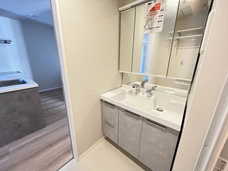 洗面設備　三面鏡にできる独立洗面化粧台あります！