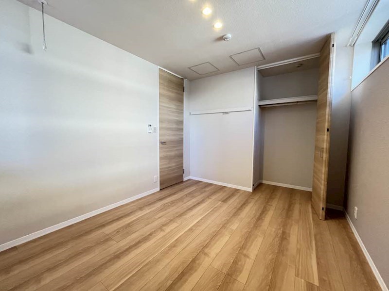 収納　別角度から見た6.6帖洋室です！クローゼットあります！