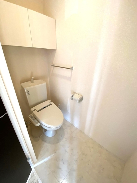 トイレ　温水洗浄暖房便座