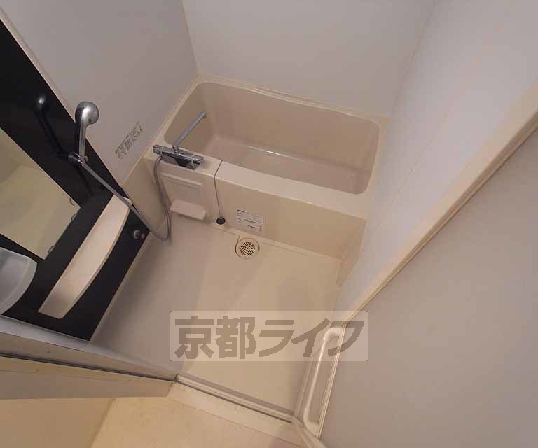 バス・シャワールーム　浴室乾燥機も付いています。