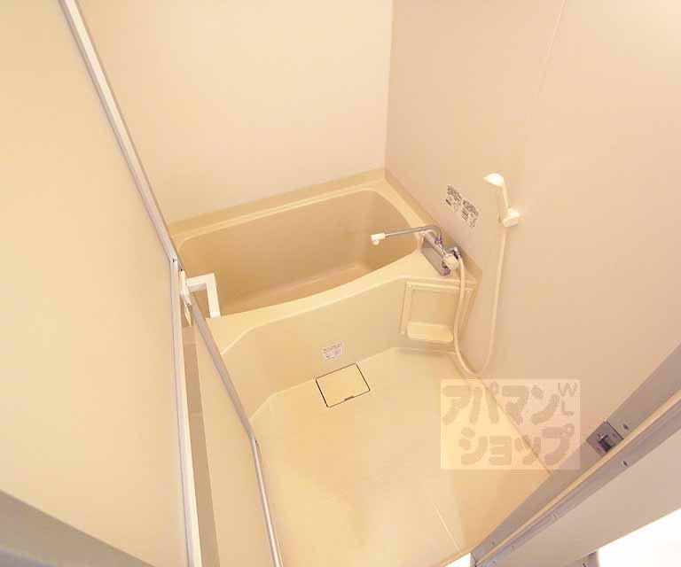 バス・シャワールーム　バスルームです。