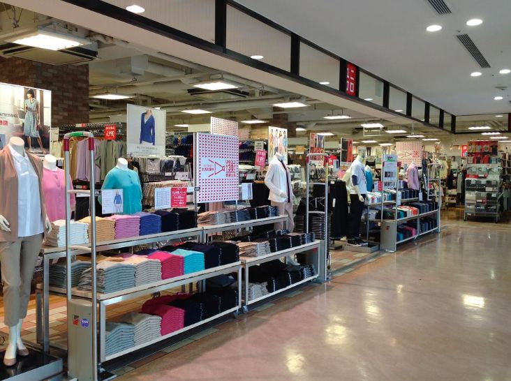 ショッピングセンター　ユニクロ東京ドームシティラクーア店（ショッピングセンター）まで521m