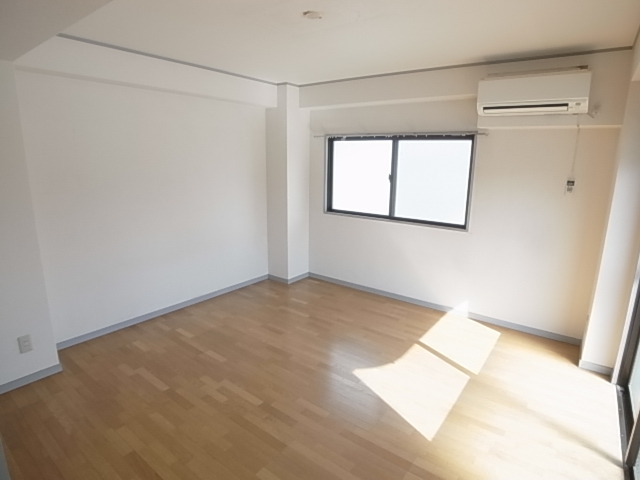 居室・リビング　見ての通り日当たり良好のお部屋です。