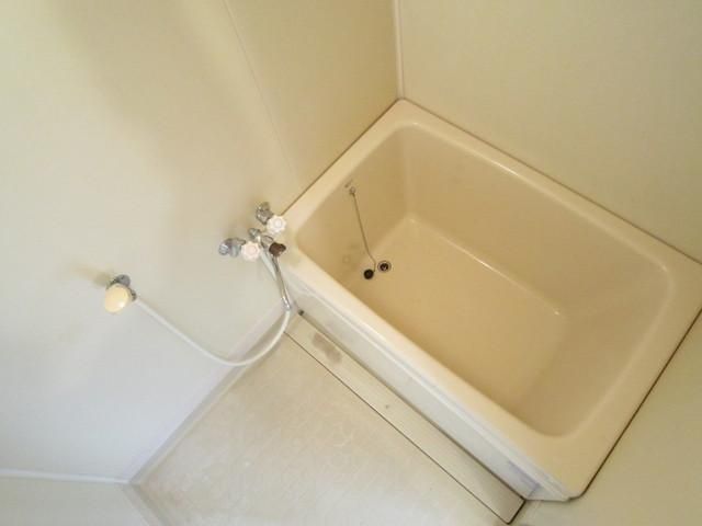 バス・シャワールーム　バスルームです