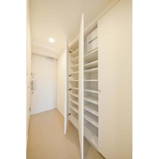 玄関　※写真は同タイプ住戸です。