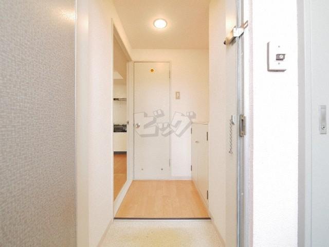 その他共有部分　共用部から室内をチラ見です。