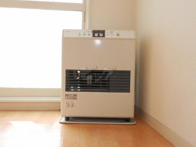 その他設備　経済的な灯油FF暖房です！