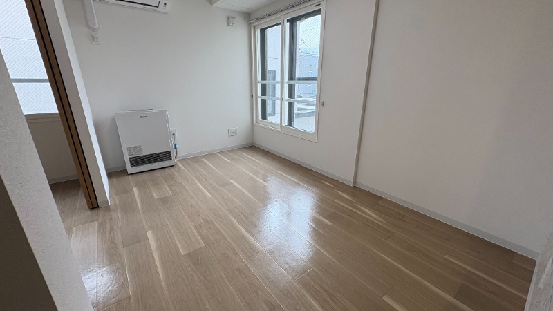 居室・リビング　明るいリビング