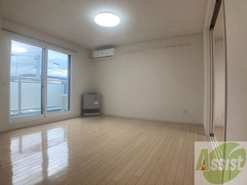 居室・リビング　広くてきれいなリビングです！快適に過ごせそうですね。