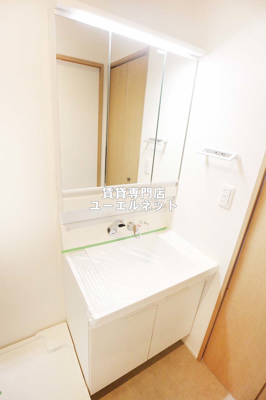 洗面設備　清潔感ある独立洗面台で毎日気持ちよく♪