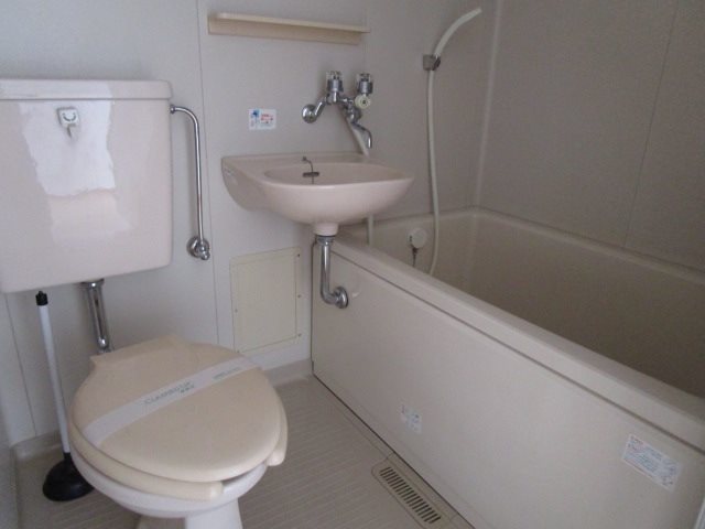 バス・シャワールーム　※写真は別部屋のものです。（参考）