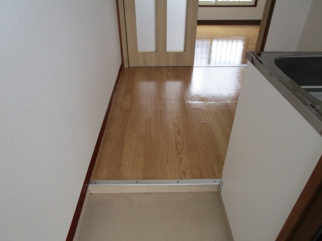 玄関　※写真は別部屋のものです。（参考）