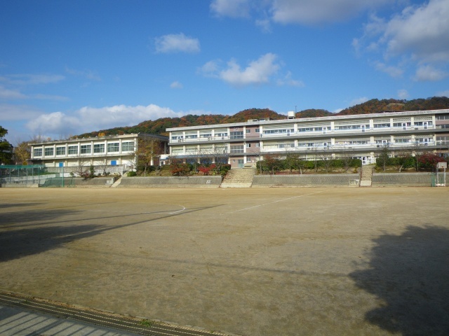 中学校　池田市立池田中学校（中学校）まで1025m