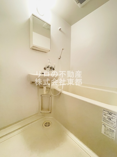 バス・シャワールーム　バスルームは浴槽付なので、ゆったり湯船につかれますね♪