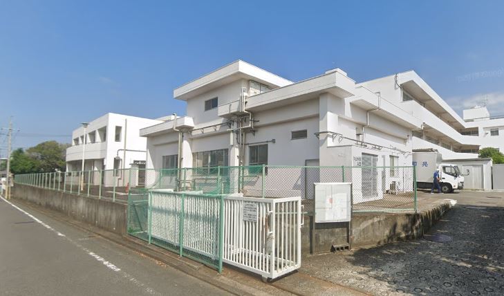 小学校　横浜市立港南台第三小学校（小学校）まで527m
