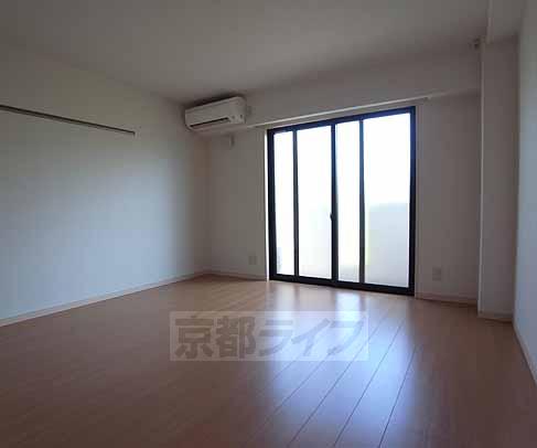 居室・リビング　広々とした部屋です。