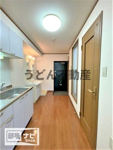 玄関　うどん県のお部屋探しはうどん不動産へ うどんちゃんとLINE